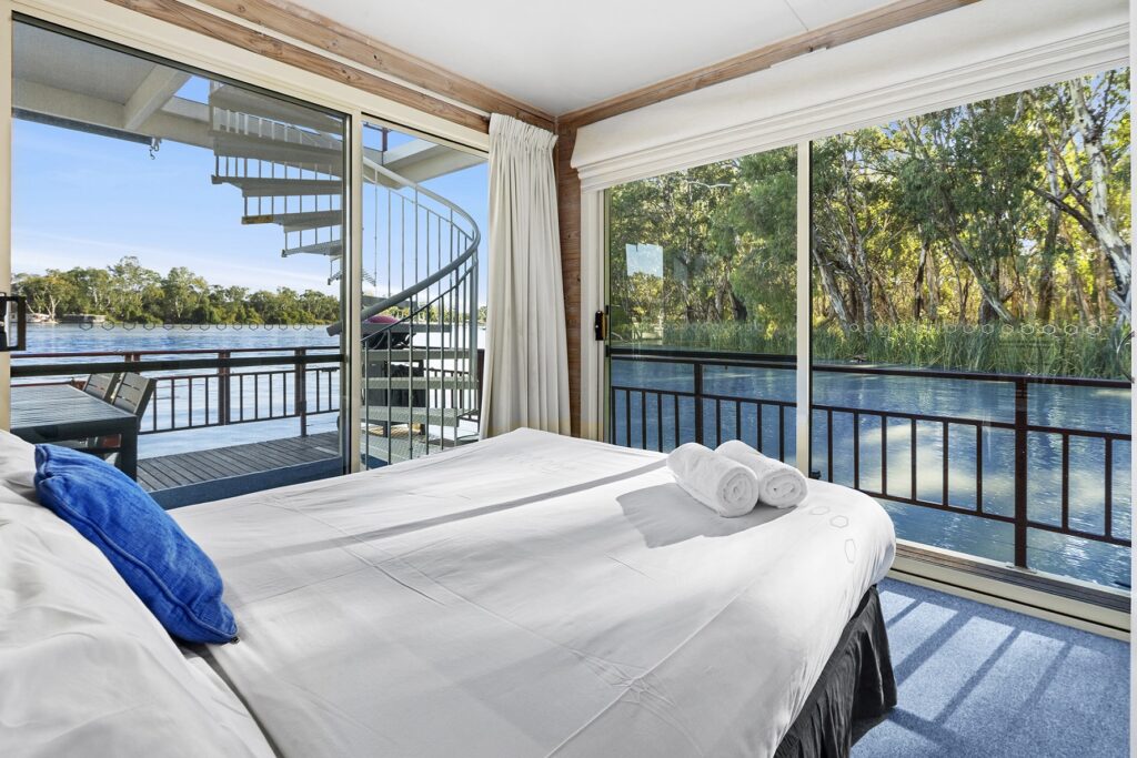 Orlando Houseboat Back Bedroom Looking Out